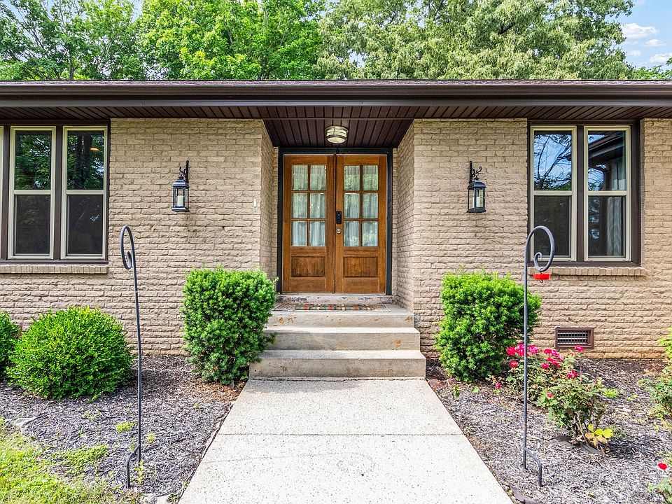 1st image of 918 Lucy Ln