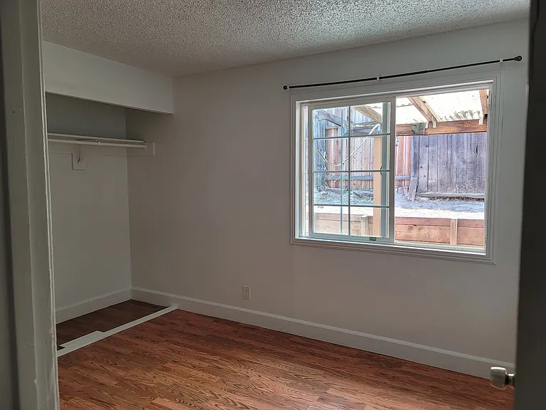 1713 Linden Way — Photo 9