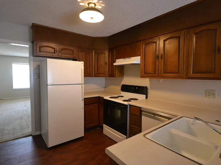 622 Chauncey Dr — Photo 3