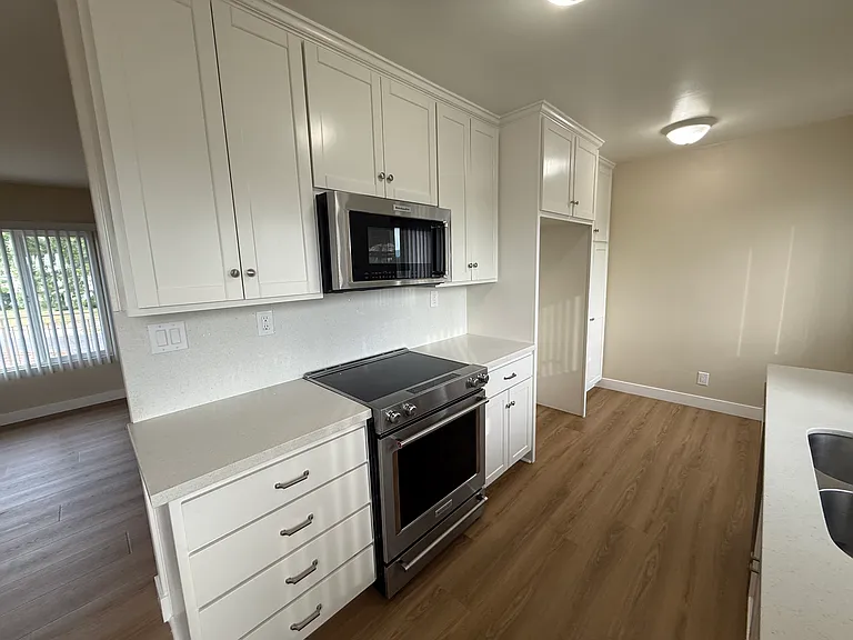 2601 N Glenoaks Blvd #E — Photo 11