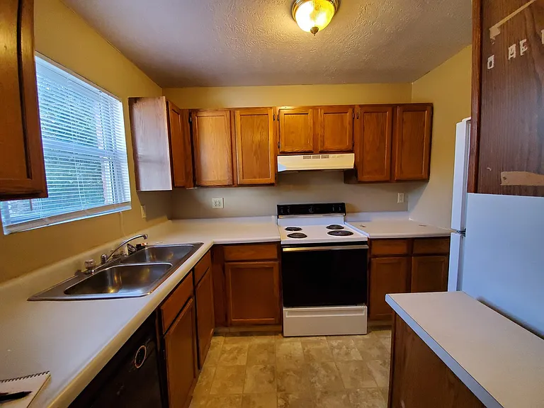 149 E Willow Ct — Photo 7