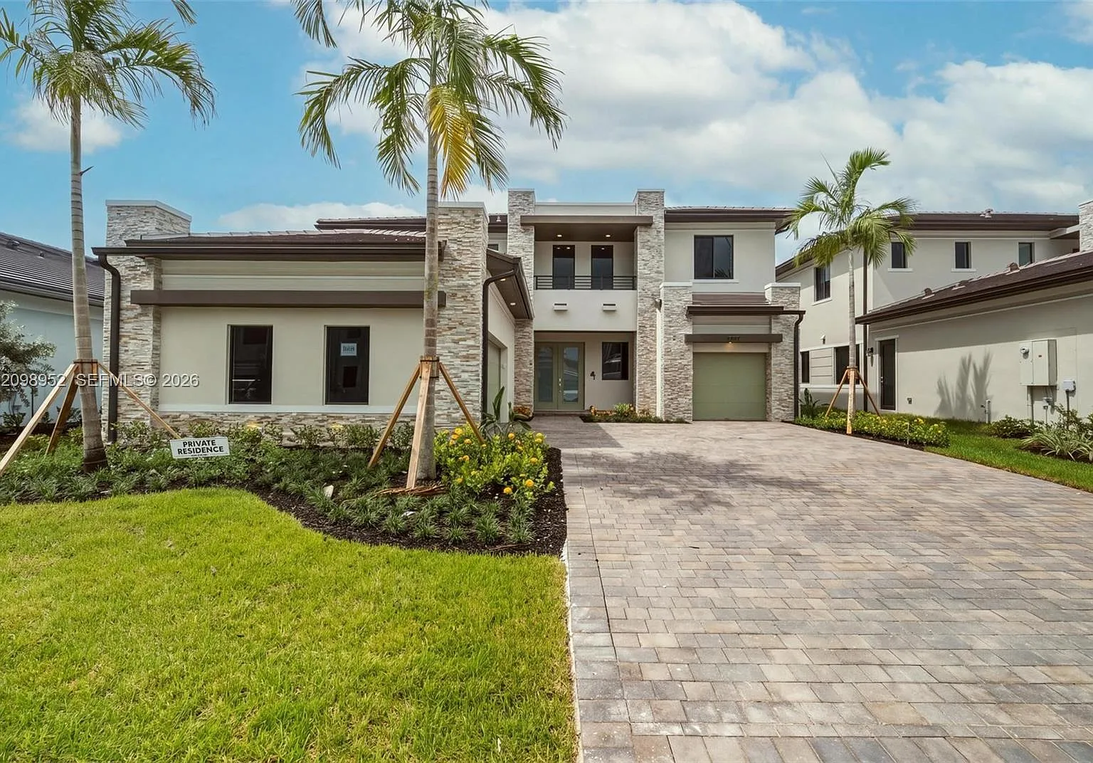 5 bed, 5.5 bath, $9,000 — Photo 2