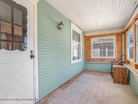 3rd image of 234 Leslie St