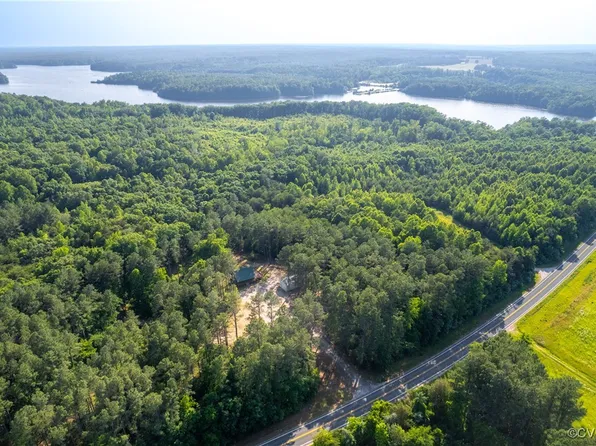 8570 Farmville Rd, Farmville, VA 23901