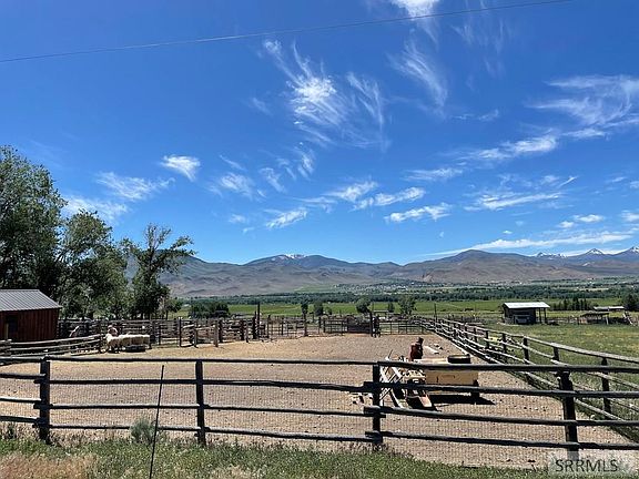 2nd image of 1096 Hotsprings Rd