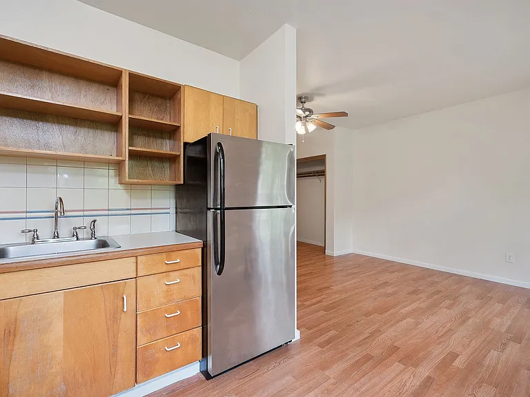 Abbottsford Apartments — Photo 133
