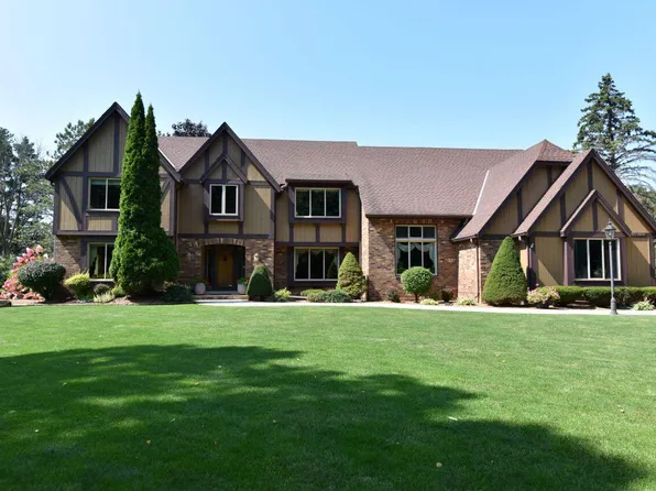 W148N7497 Woodland DRIVE, Menomonee Falls, WI 53051