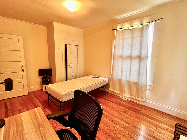 1901 Jefferson Park Ave — Photo 19