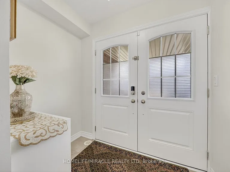 73 Sutcliffe Dr — Photo 7