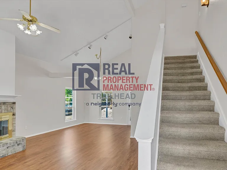 732 Burlington Ave — Photo 6