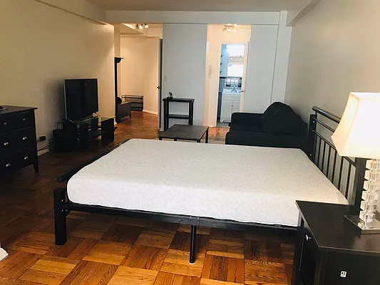 Rented by E Realty International Corp | media 18