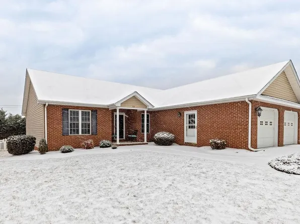 123 Red Oak Dr, Staunton, VA 24401