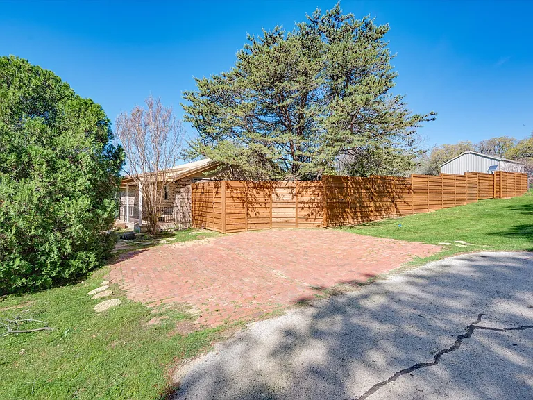 304 Oak Dr — Photo 16