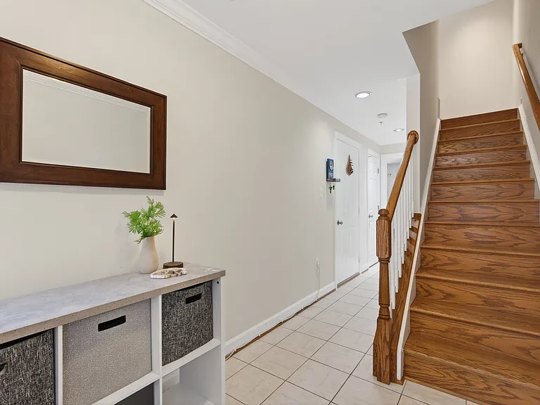 772 N Wakefield St — Photo 5