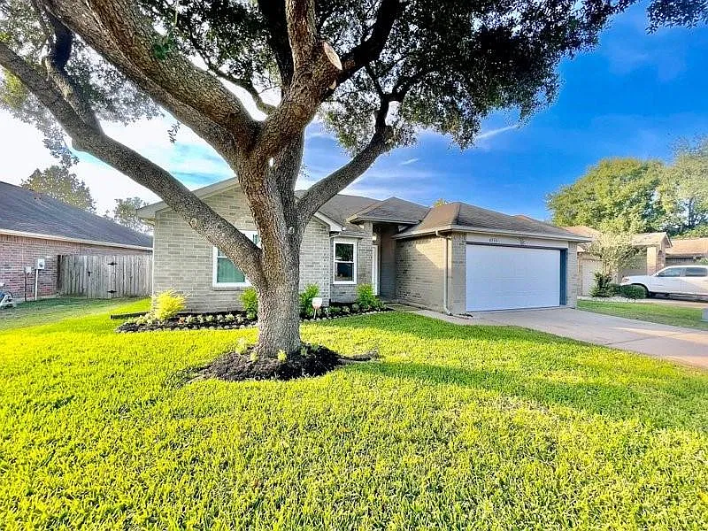 3 bed, 2.0 bath, 1314 sqft, $1,800 — Photo 2