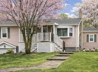 5 Grove St, Plainville, MA 02762