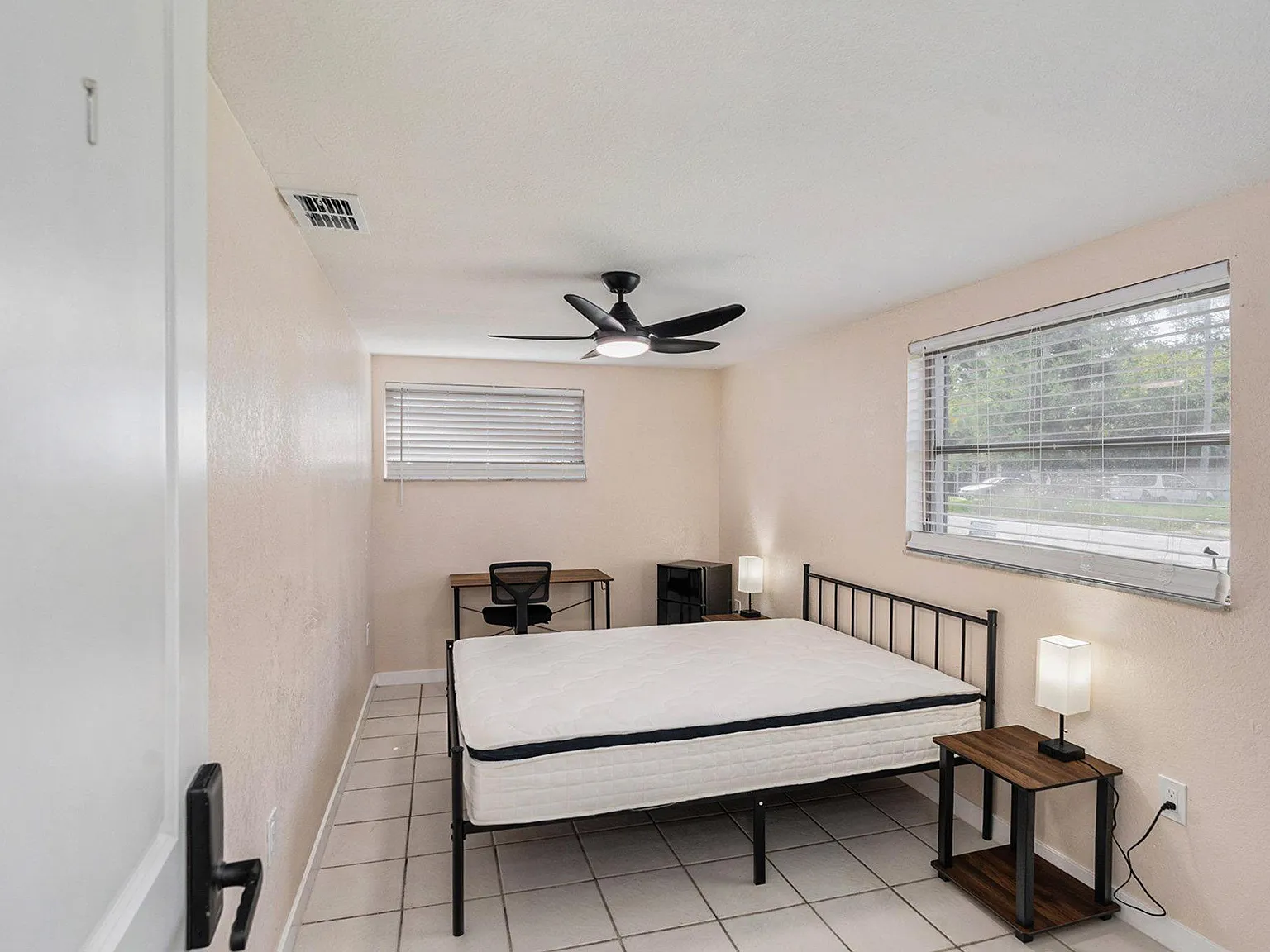 4 bed, 3.0 bath, 1513 sqft, $832 — Photo 2