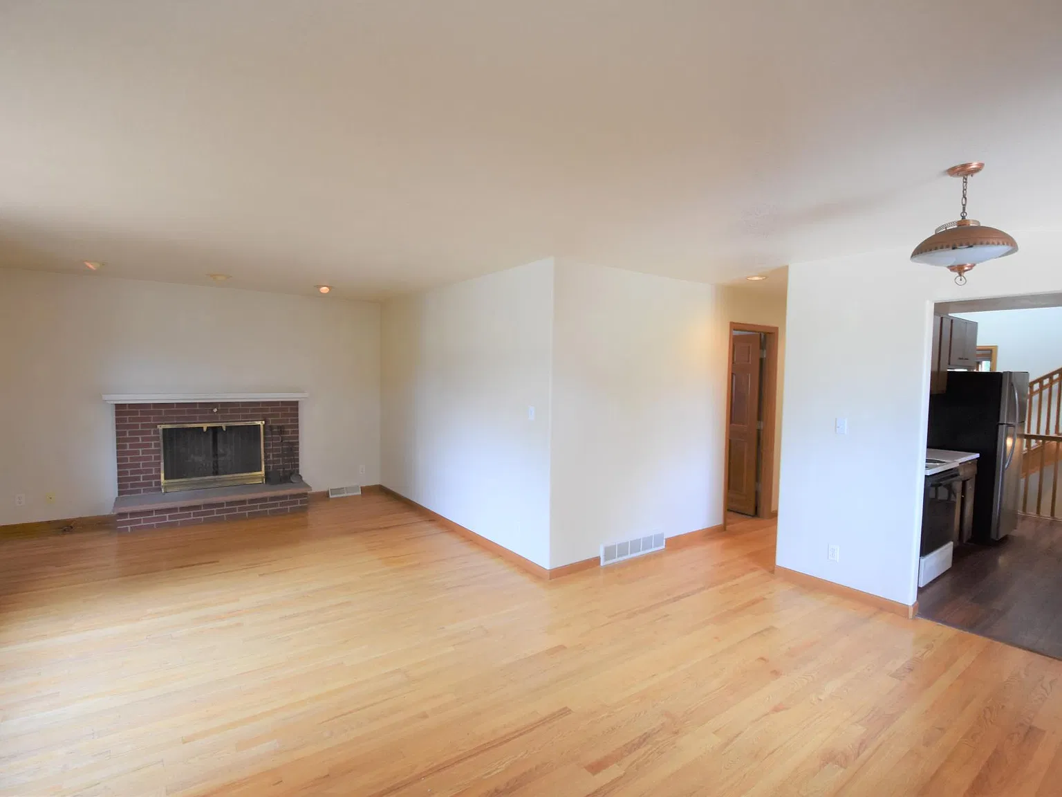 4 bed, 3817 sqft, $4,999 — Photo 3
