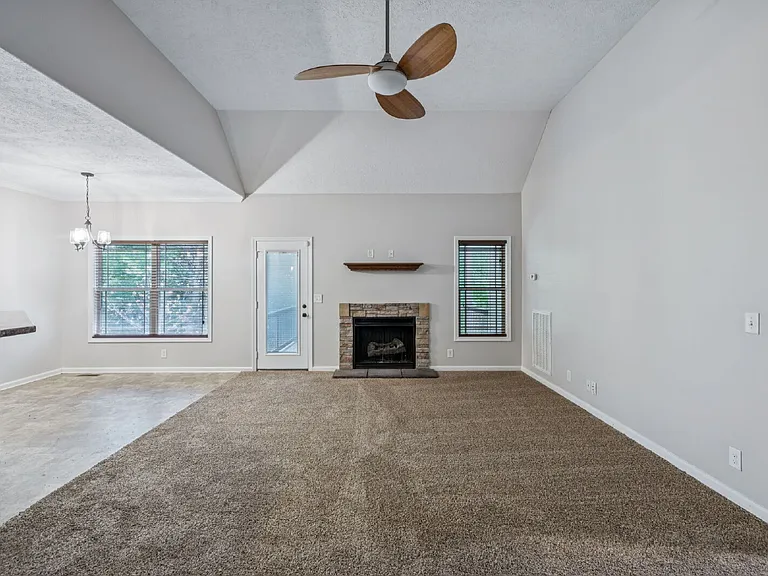 634 Hidden Valley Dr — Photo 20