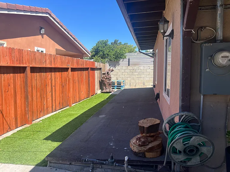 24216 Race St — Photo 6