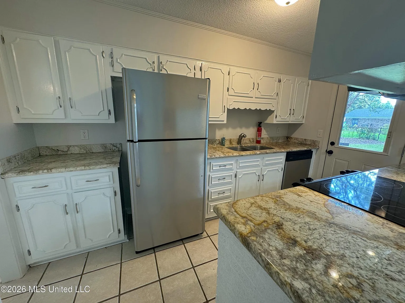 3 bed, 2.0 bath, 1598 sqft, $1,750 — Photo 4