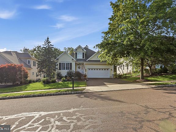 2nd image of 105 Silver Tail Ln
