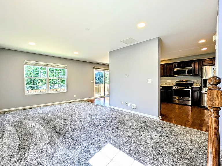 2540 Carlisle Ln — Photo 4