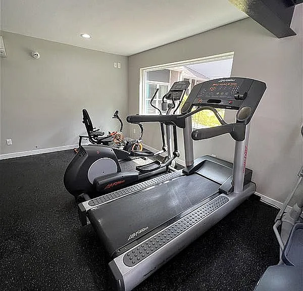 Our modern Kingwood, TX gym features top-of-the-line Life Fitness cardio equipment.