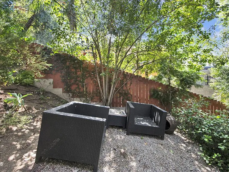 1827 Oak Tree Dr — Photo 33