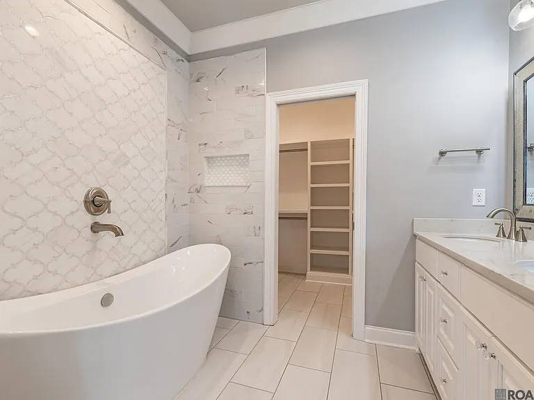 817 Saint Rose Ave — Photo 14