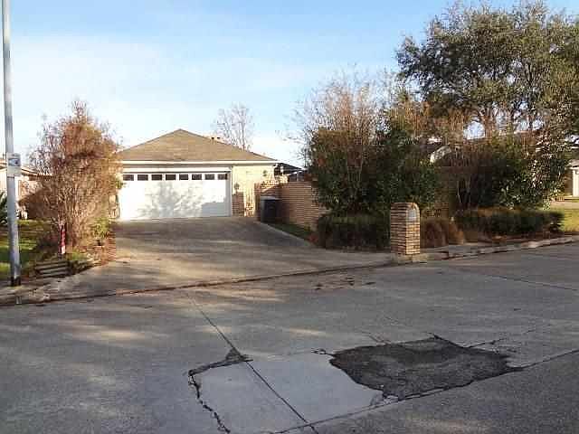 1st image of 8120 Heatherbrook Trl
