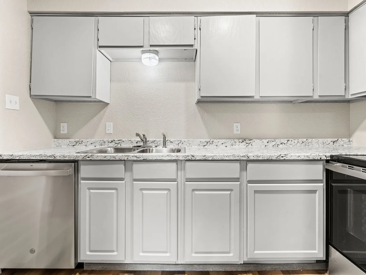 3 bed, 1168 sqft, $1,690 — Photo 2