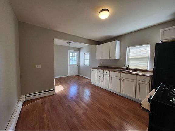 4th image of 3505 N Lewis Ave #5