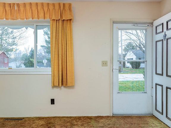 3rd image of 213 S Glenn St
