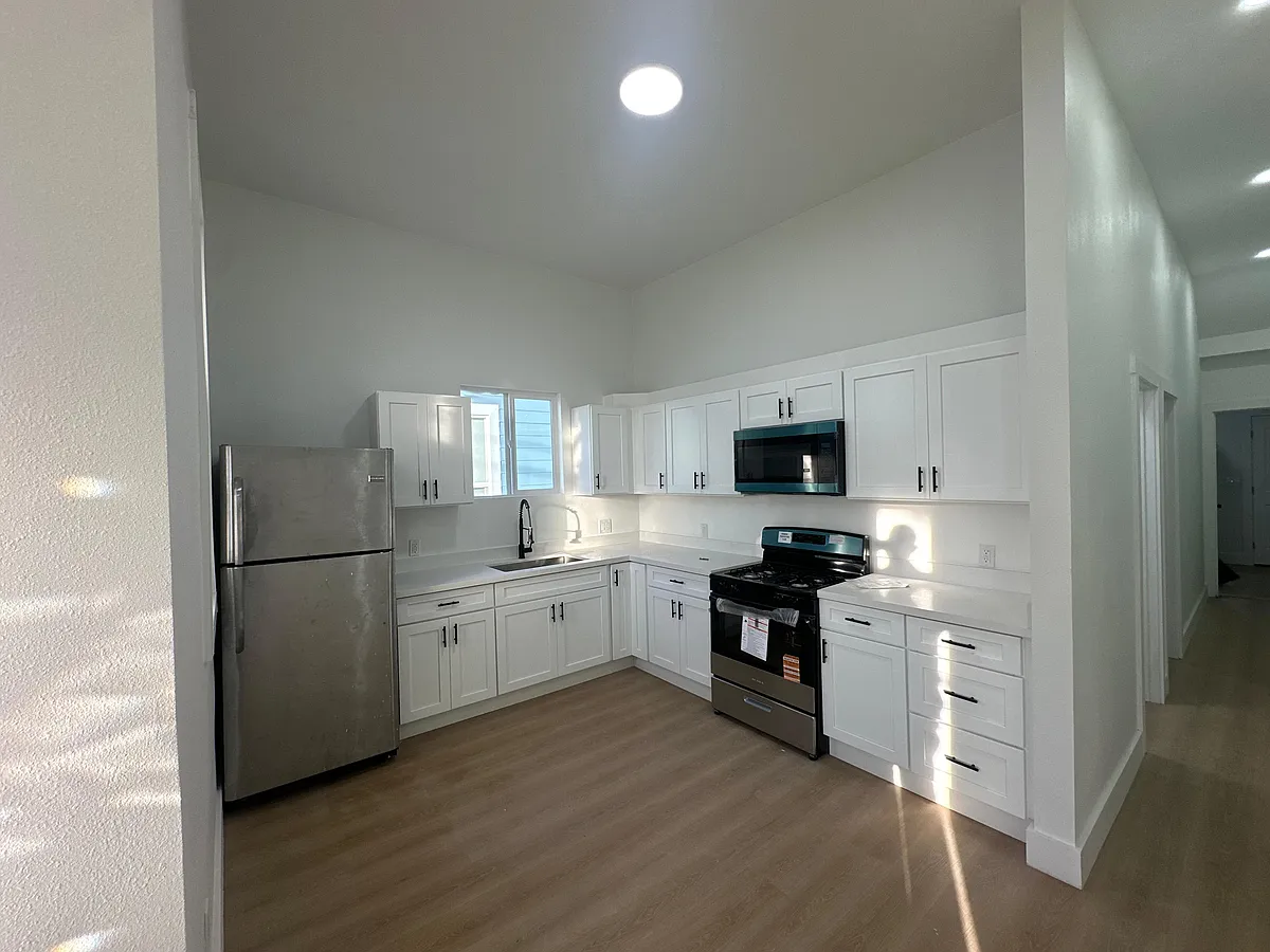 Building Photo - 3238 Adeline St #2