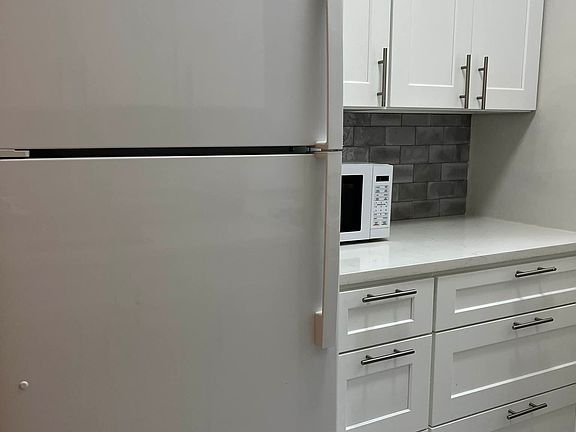 4th image of 509 E 77th St APT 3I