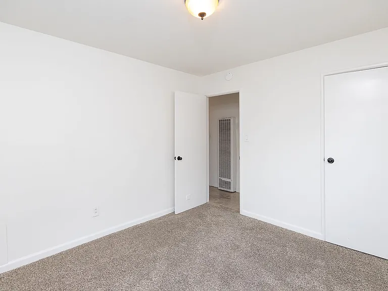 136 Oxnard Ave — Photo 20
