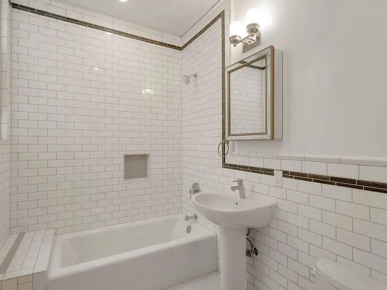 1445 Leavenworth Street — Photo 18
