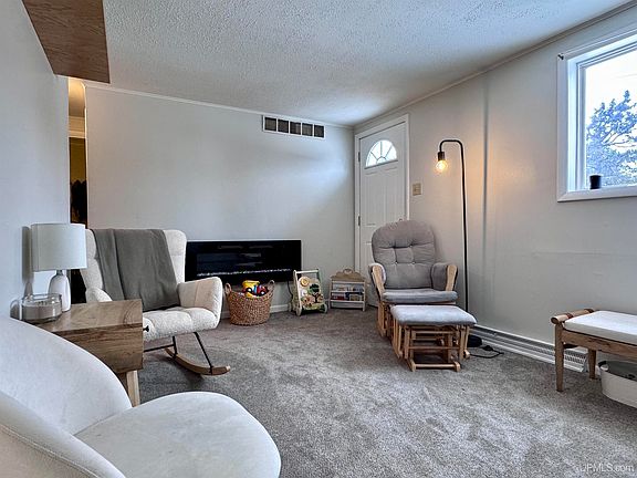 5th image of 1001 Prospect St