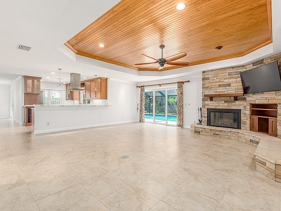 5th image of 23 Lantana Ln