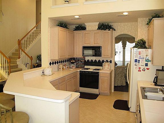 4th image of 2327 Parkhaven Dr