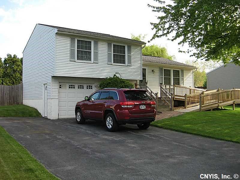 2nd image of 4137 Reddeer Rd