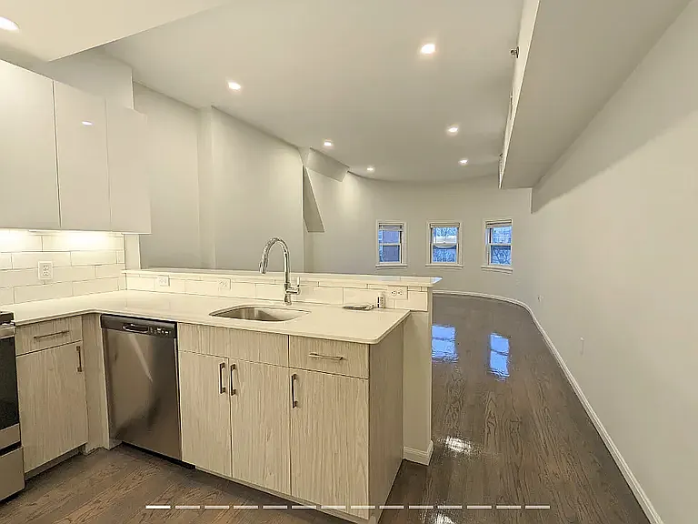 3 bed, 1350 sqft, $6,200 — Photo 1