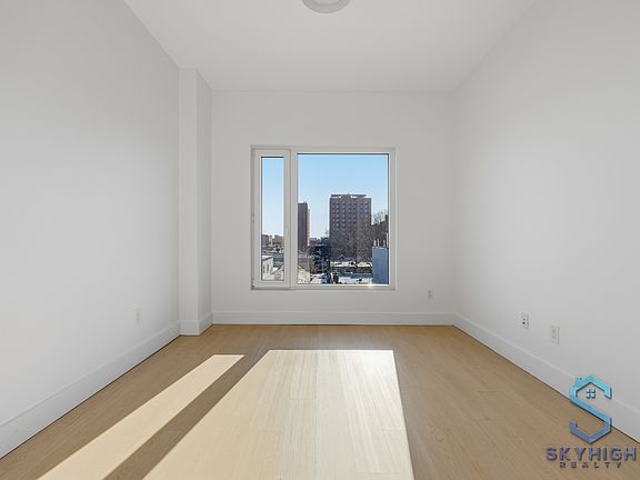 5th image of 835 Maple St #4C