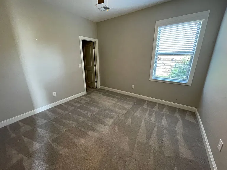 654 Dutchmans Creek Trl — Photo 19