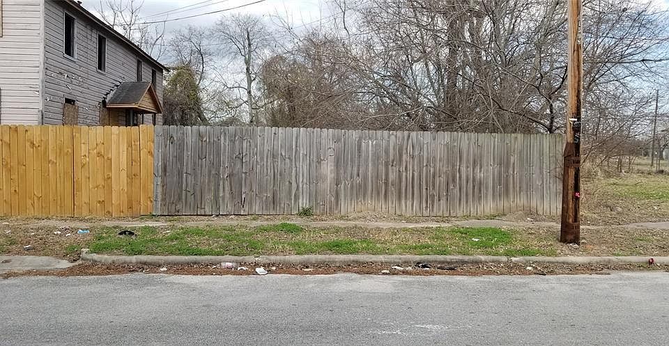 1st image of 3437 Dennis St