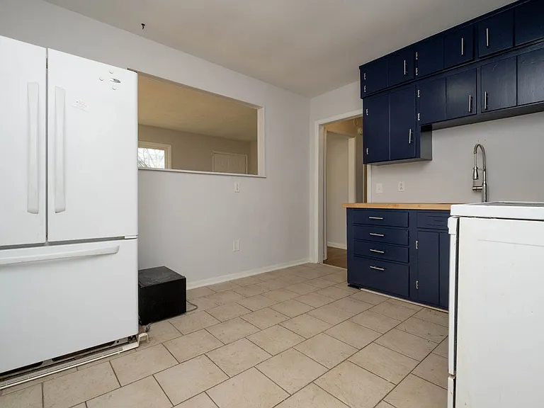 606 Village Ct — Photo 11