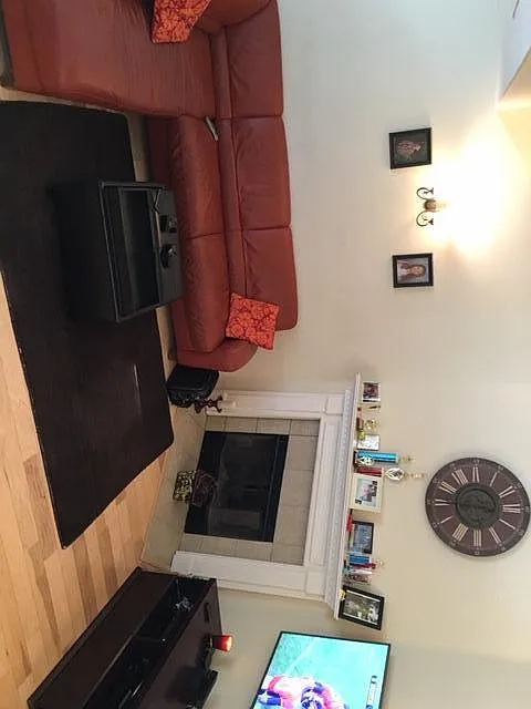 3 bed, 2.5 bath, 1700 sqft, $3,750 — Photo 2