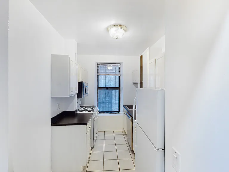 180 Claremont Ave #4 — Photo 4