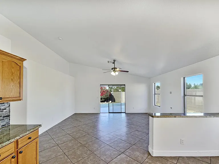 1708 E Francisco Dr — Photo 4